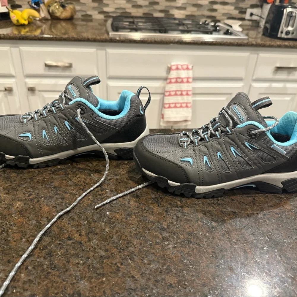 Shulook Waterproof Hiking Shoes - 8.5 - Picture 2 of 6